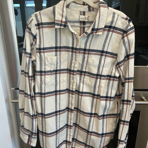 Altar'd State Tops - Altar'd State Ivory and Navy Shacket, has side pockets! Size M, GUC